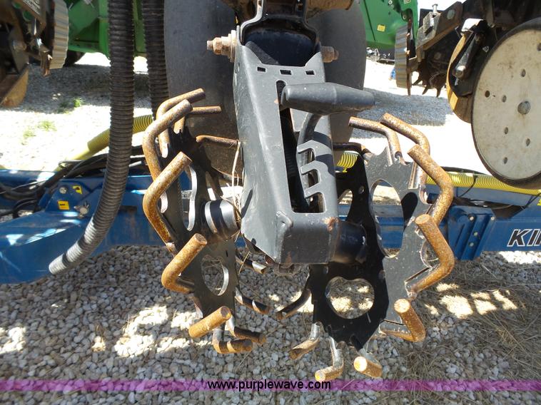 image for item K5168 2003 Kinze 3600 no-till planter
