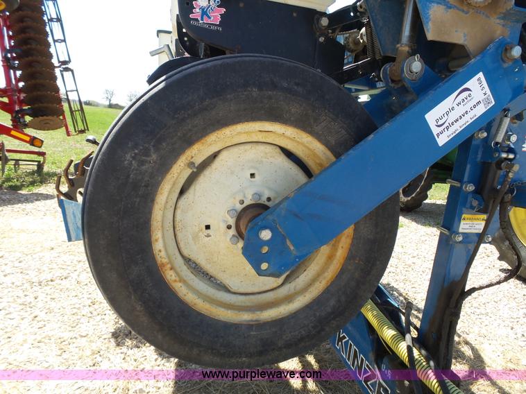 image for item K5168 2003 Kinze 3600 no-till planter