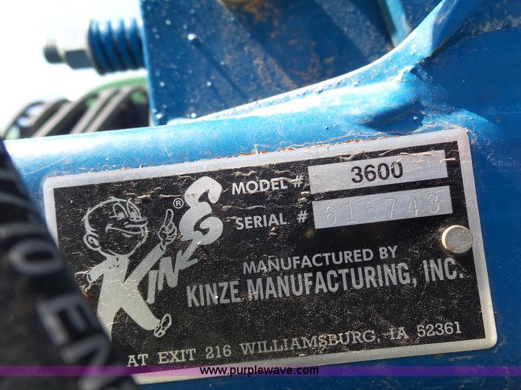 image for item K5168 2003 Kinze 3600 no-till planter