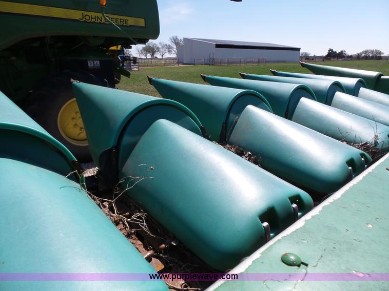 image for item K5173 1995 John Deere 1293 corn head