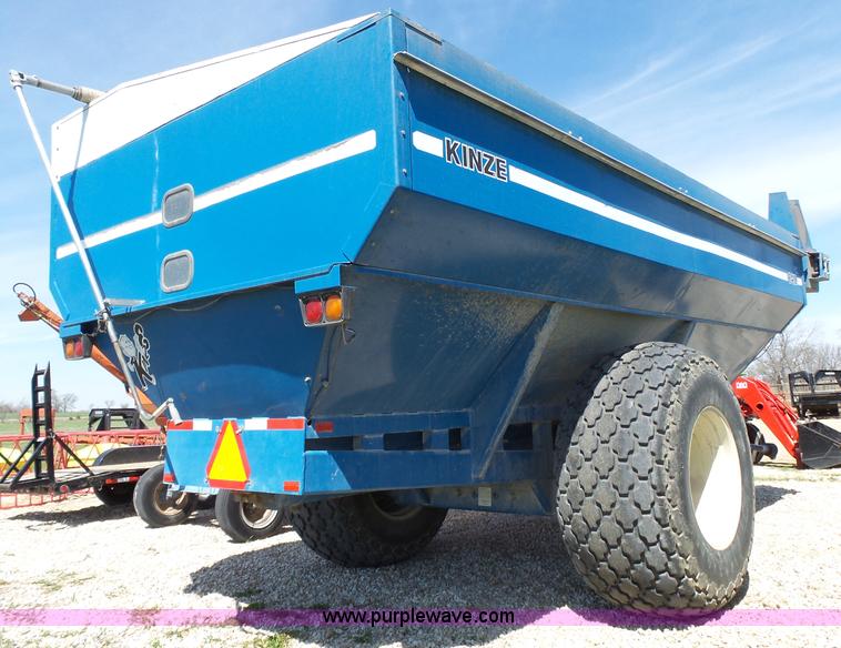 image for item K5174 Kinze 840 grain cart