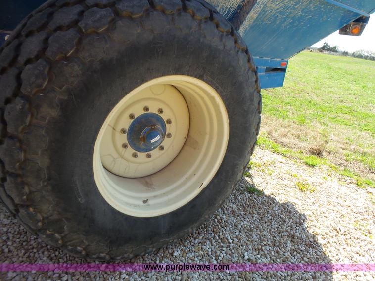 image for item K5174 Kinze 840 grain cart