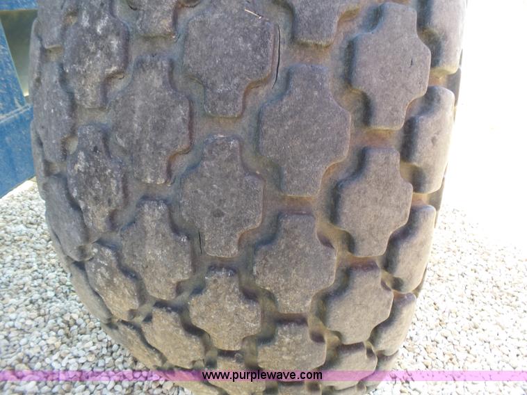 image for item K5174 Kinze 840 grain cart