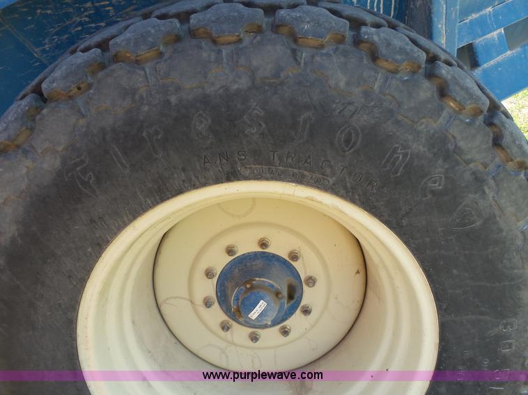 image for item K5174 Kinze 840 grain cart