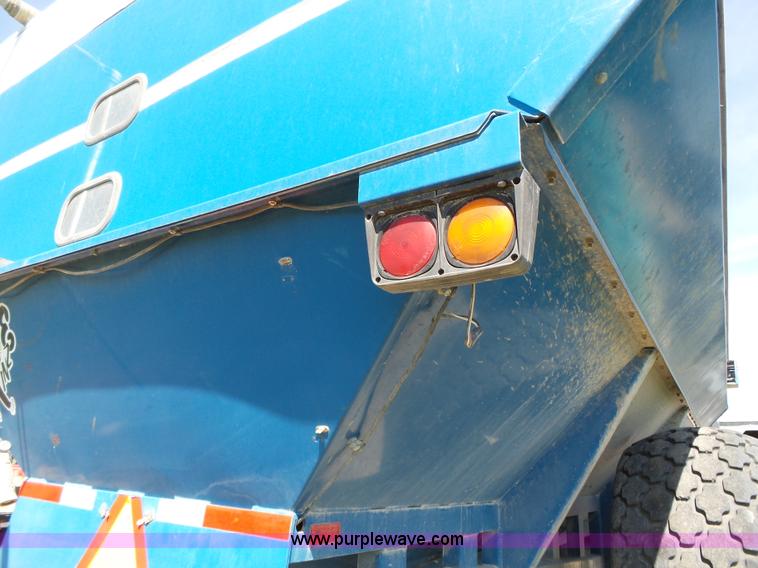 image for item K5174 Kinze 840 grain cart