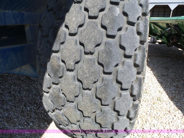 image for item K5174 Kinze 840 grain cart