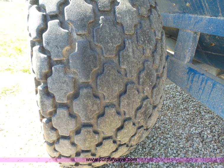 image for item K5174 Kinze 840 grain cart