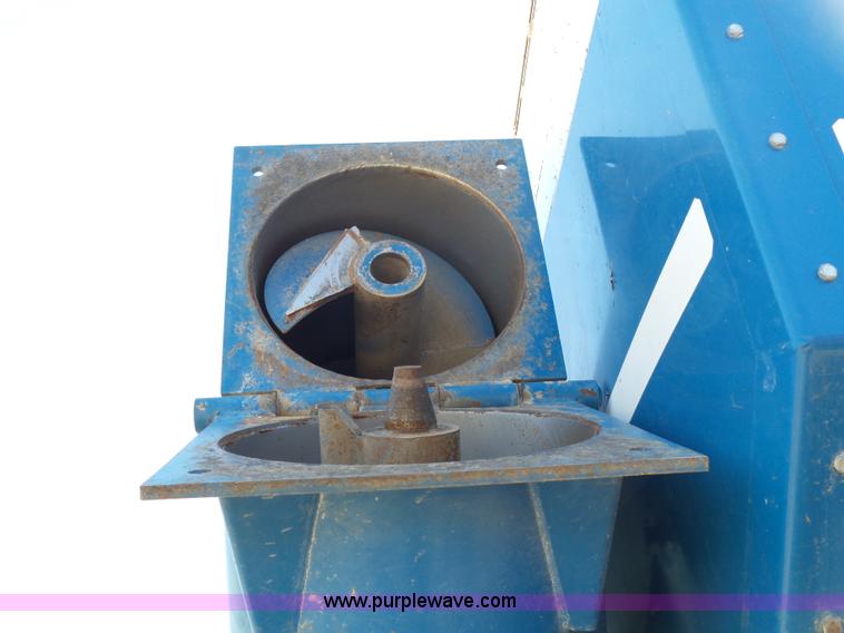 image for item K5174 Kinze 840 grain cart