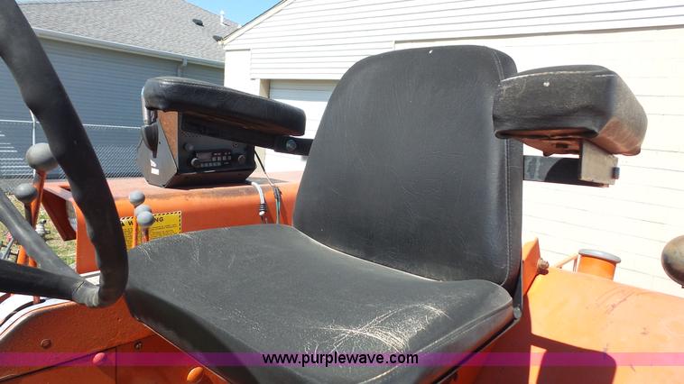 image for item K5247 1972 Allis Chalmers 200 tractor