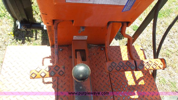 image for item K5247 1972 Allis Chalmers 200 tractor