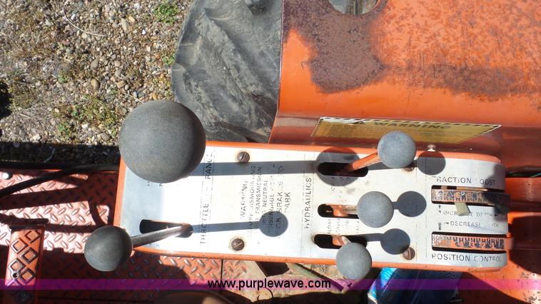 image for item K5247 1972 Allis Chalmers 200 tractor