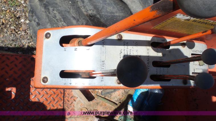 image for item K5247 1972 Allis Chalmers 200 tractor