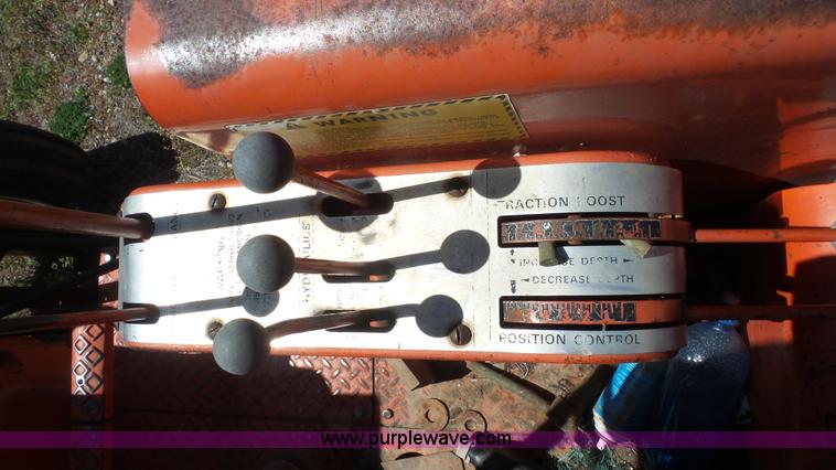 image for item K5247 1972 Allis Chalmers 200 tractor