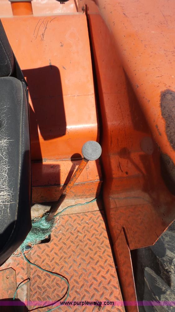 image for item K5247 1972 Allis Chalmers 200 tractor