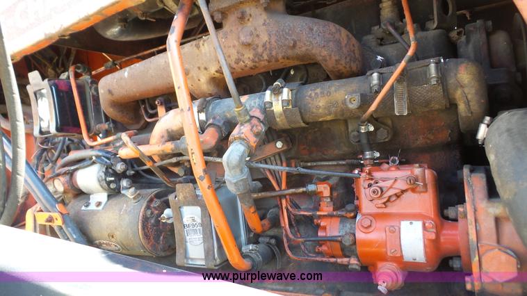 image for item K5247 1972 Allis Chalmers 200 tractor