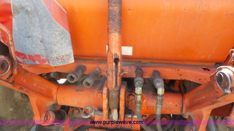 image for item K5247 1972 Allis Chalmers 200 tractor