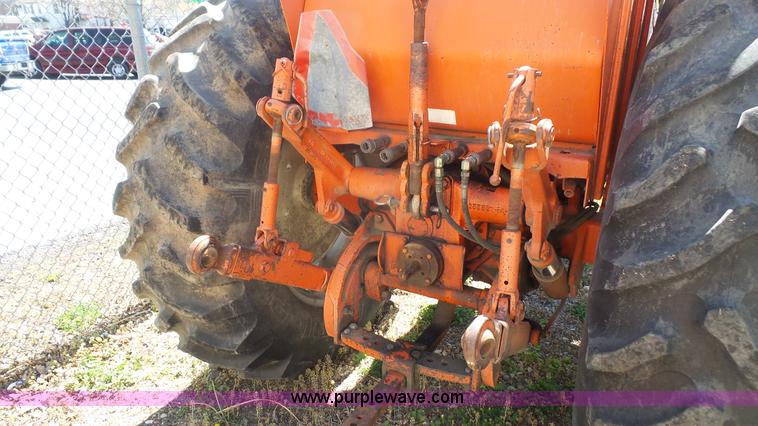 image for item K5247 1972 Allis Chalmers 200 tractor