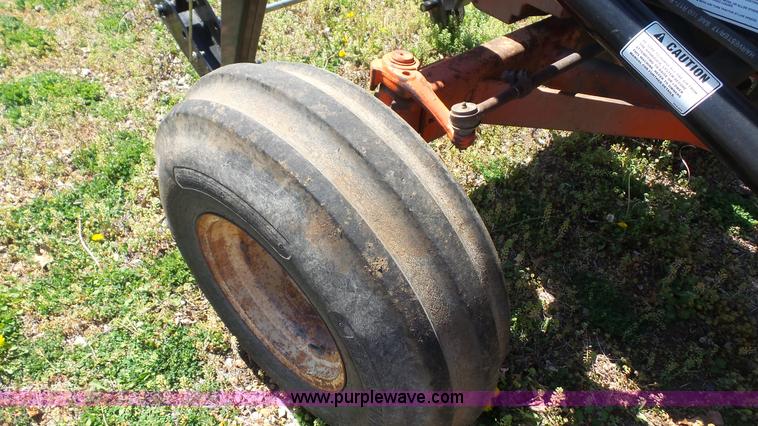 image for item K5247 1972 Allis Chalmers 200 tractor