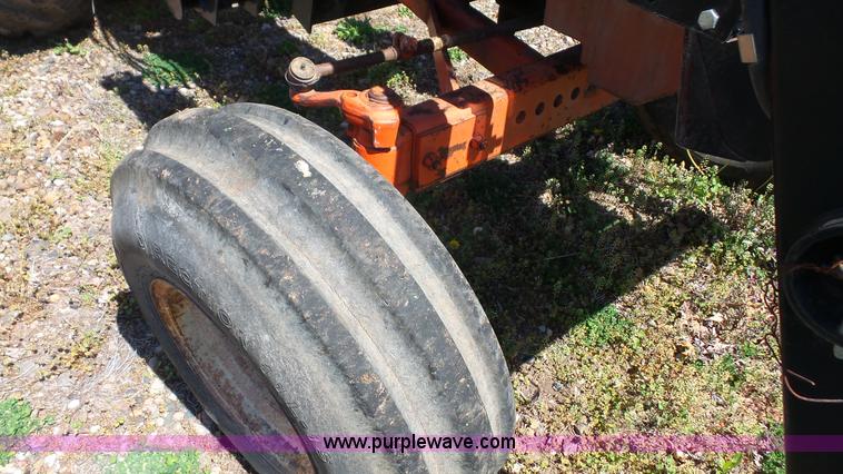 image for item K5247 1972 Allis Chalmers 200 tractor