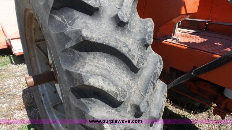 image for item K5247 1972 Allis Chalmers 200 tractor