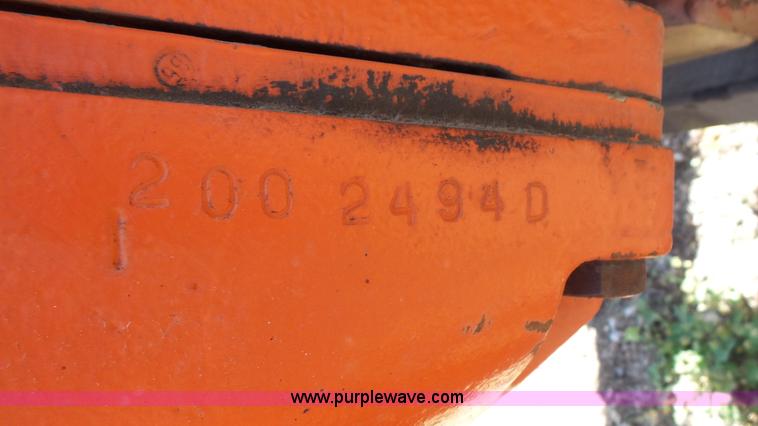 image for item K5247 1972 Allis Chalmers 200 tractor