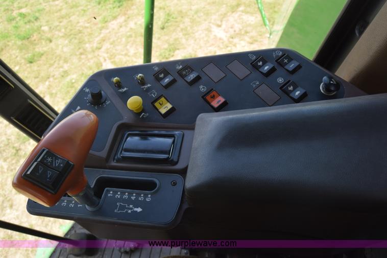 image for item K6648 1991 John Deere 9600 combine