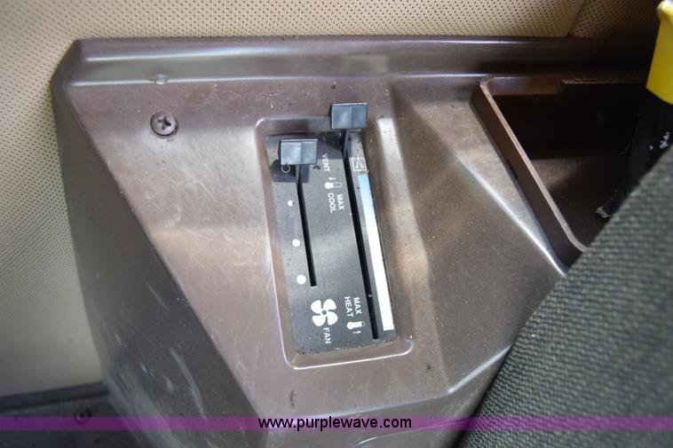 image for item K6648 1991 John Deere 9600 combine