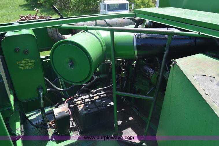 image for item K6648 1991 John Deere 9600 combine