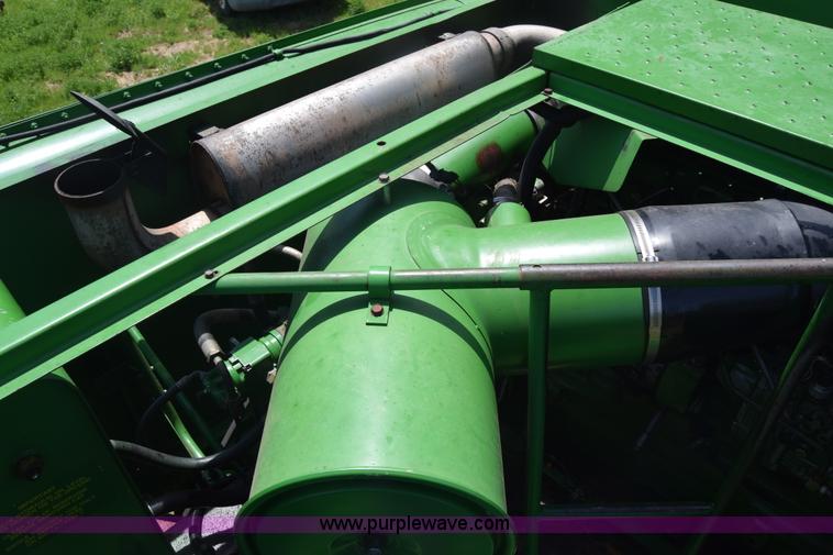 image for item K6648 1991 John Deere 9600 combine