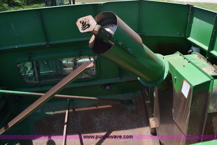 image for item K6648 1991 John Deere 9600 combine