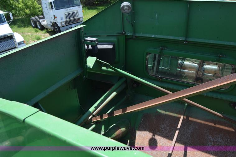 image for item K6648 1991 John Deere 9600 combine