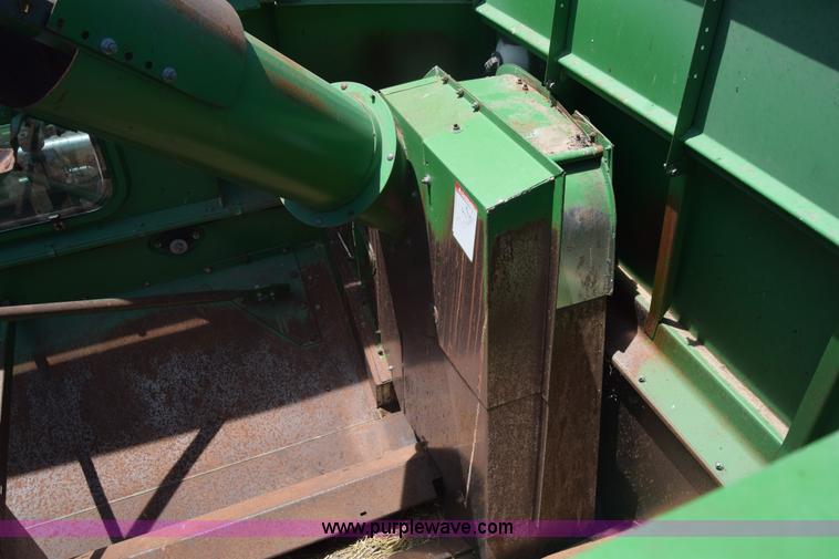 image for item K6648 1991 John Deere 9600 combine