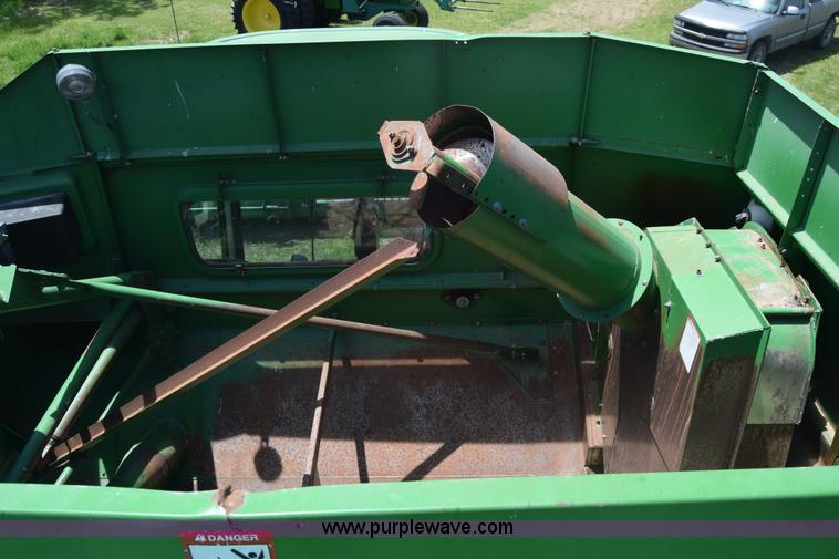 image for item K6648 1991 John Deere 9600 combine