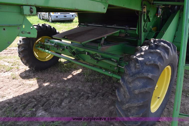 image for item K6648 1991 John Deere 9600 combine