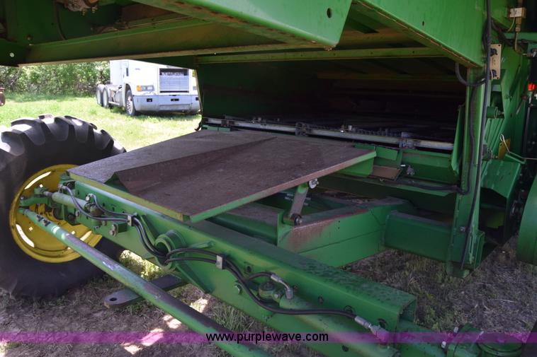 image for item K6648 1991 John Deere 9600 combine