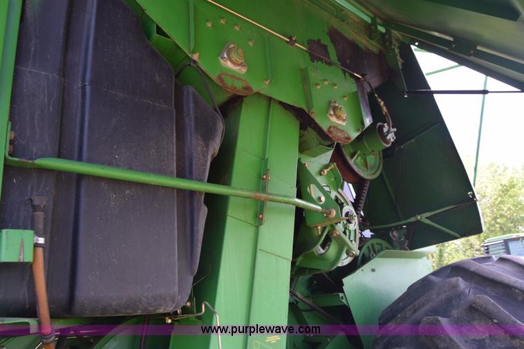 image for item K6648 1991 John Deere 9600 combine