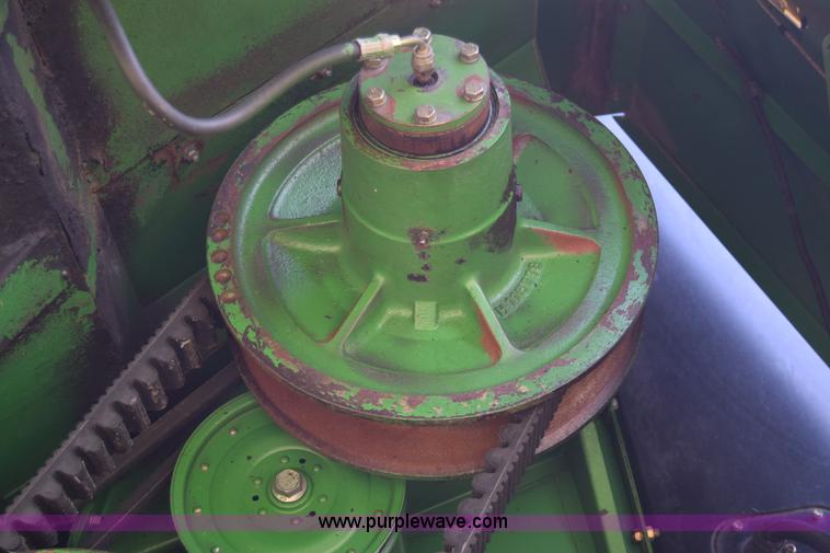 image for item K6648 1991 John Deere 9600 combine