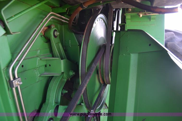 image for item K6648 1991 John Deere 9600 combine