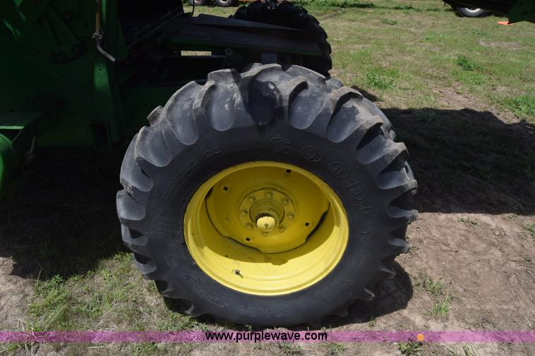 image for item K6648 1991 John Deere 9600 combine