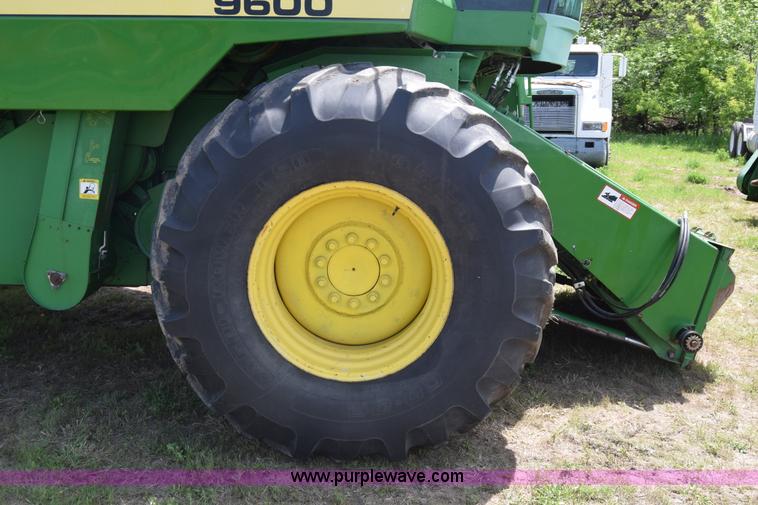 image for item K6648 1991 John Deere 9600 combine