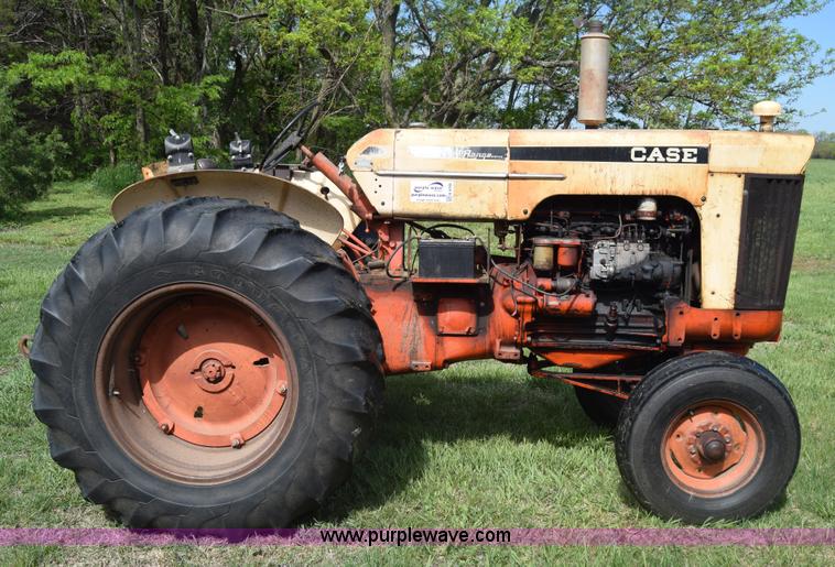 image for item K6703 1963 Case 830 tractor