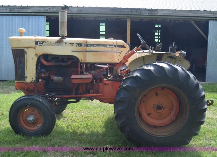 image for item K6703 1963 Case 830 tractor