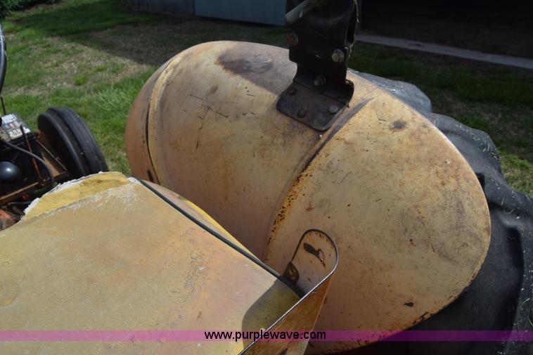 image for item K6703 1963 Case 830 tractor