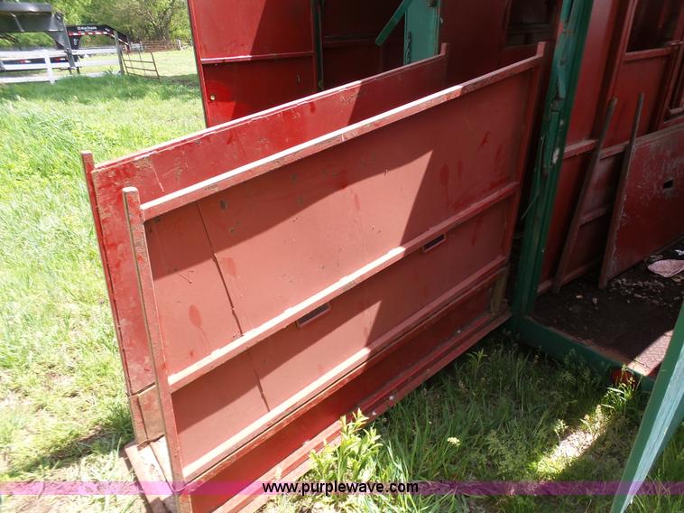 image for item K7938 Cattle chute/working station