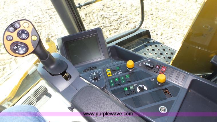 image for item K8261 2009 Claas Lexion 570R combine