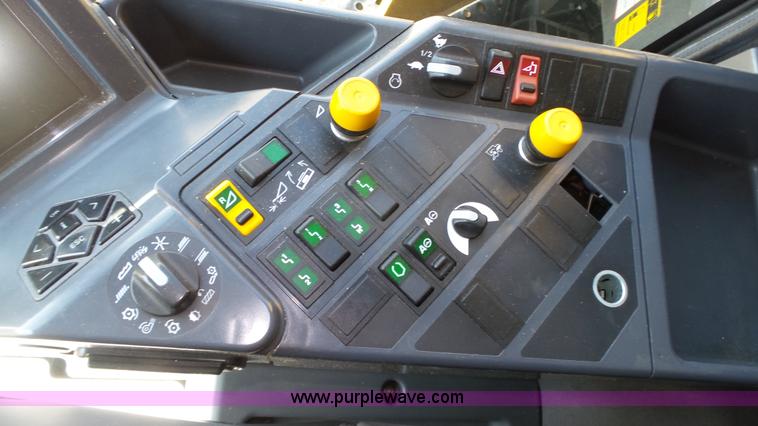 image for item K8261 2009 Claas Lexion 570R combine