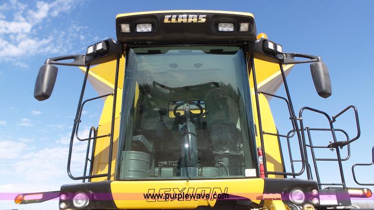 image for item K8261 2009 Claas Lexion 570R combine