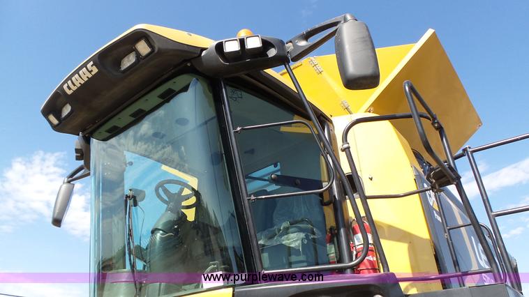 image for item K8261 2009 Claas Lexion 570R combine
