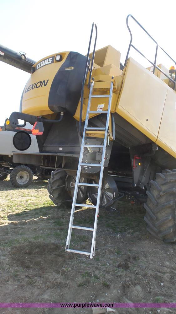 image for item K8261 2009 Claas Lexion 570R combine
