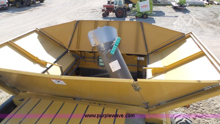 image for item K8261 2009 Claas Lexion 570R combine